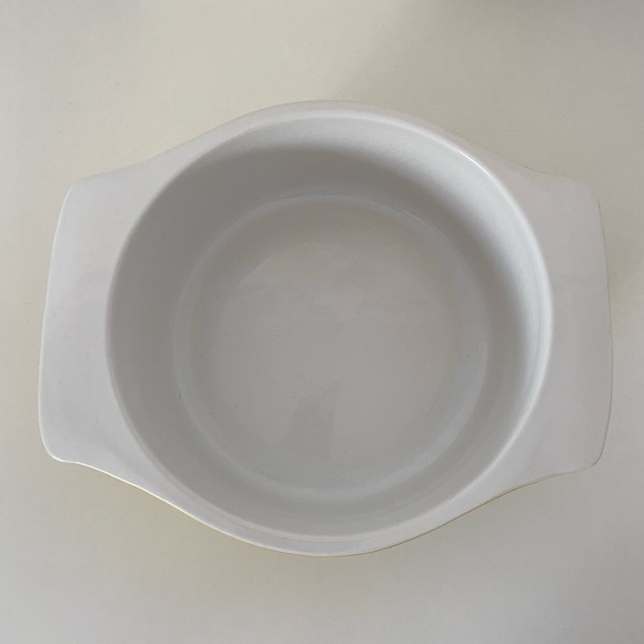 Covered Round Casserole Dish - Picture 8 of 11